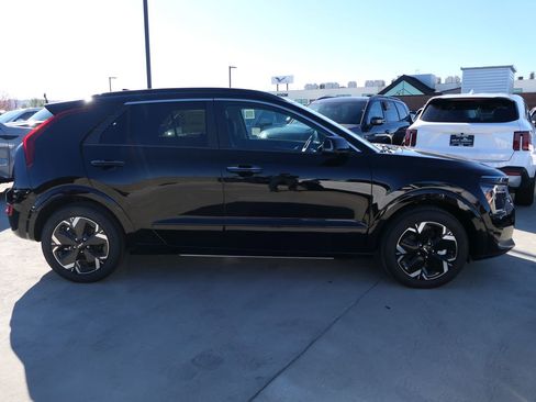 New 2025 Kia Niro Wave w/ Wave Preserve Package image 2