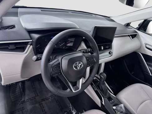 Certified 2025 Toyota Corolla Cross LE w/ Moonroof Package FWD image 10