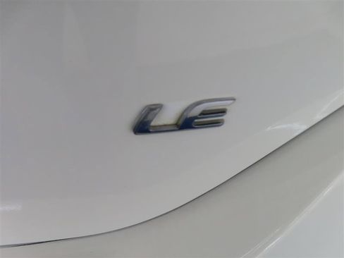 Used 2015 Toyota Corolla LE Premium image 15