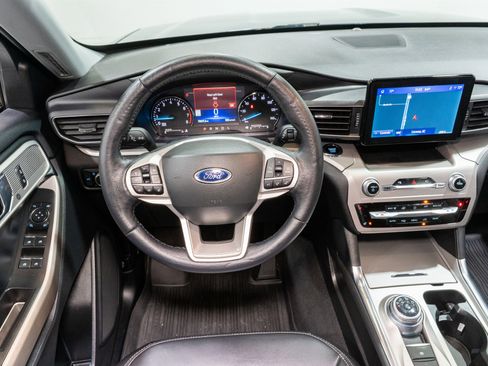 Used 2022 Ford Explorer XLT w/ Equipment Group 202A image 11