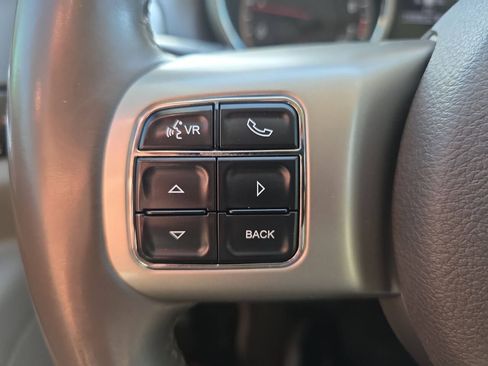 Used 2011 Jeep Grand Cherokee Laredo image 15