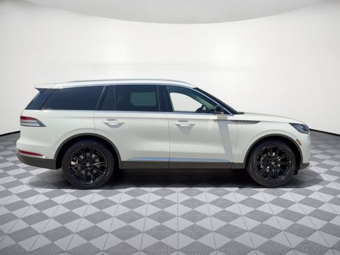 Used 2025 Lincoln Aviator 2WD image 8