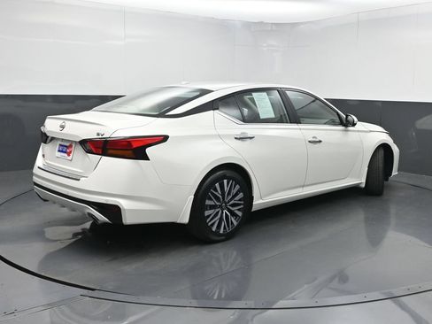 Used 2023 Nissan Altima 2.5 SV w/ SV Premium Package FWD image 25