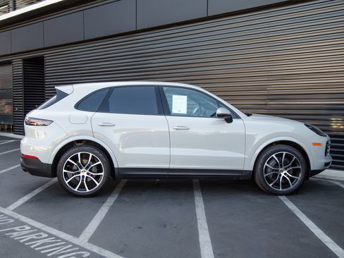 Certified 2023 Porsche Cayenne S Platinum AWD/4WD image 8
