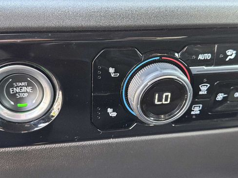 Used 2022 Chevrolet Silverado 1500 RST AWD/4WD image 9