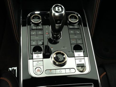 Used 2026 Bentley Flying Spur Azure image 19