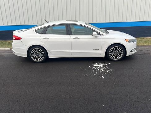 Used 2017 Ford Fusion Titanium FWD image 4