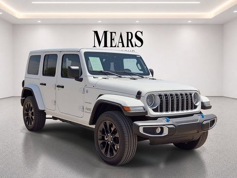 Used 2024 Jeep Wrangler Unlimited Sahara AWD/4WD image 7