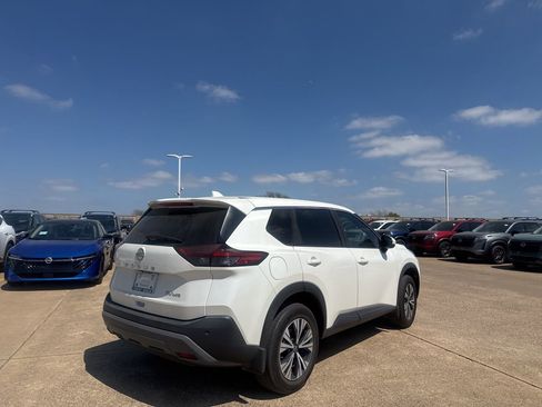 Certified 2023 Nissan Rogue SV image 18