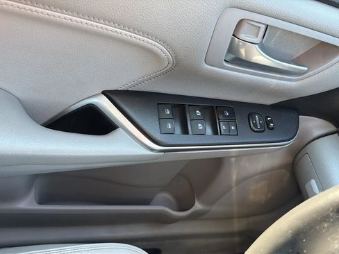 Used 2016 Toyota Camry XLE w/ Moonroof Package FWD image 22