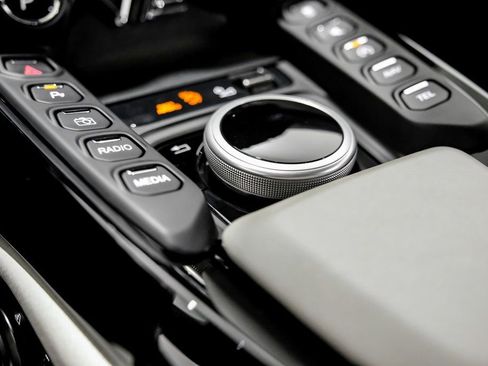 Used 2023 Aston Martin V12 Vantage RWD image 22