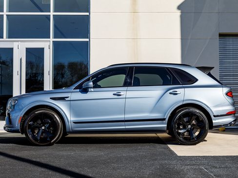 Used 2023 Bentley Bentayga image 28