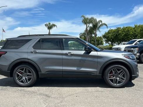 New 2026 Ford Explorer ST-Line w/ ST-Line Street Pack AWD/4WD image 2