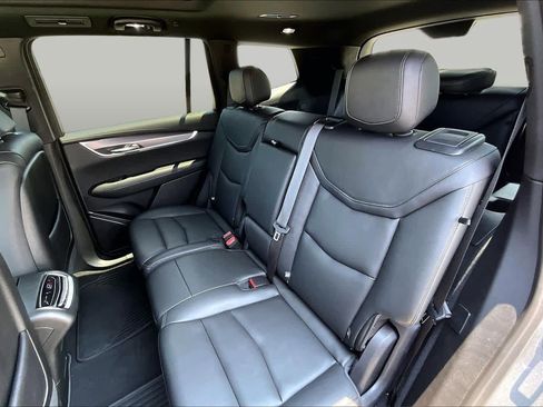 Used 2025 Cadillac XT6 Luxury FWD image 21