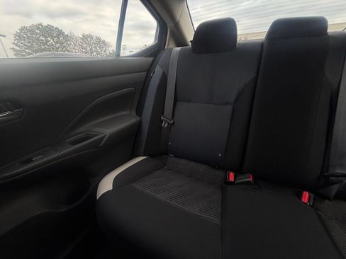 Used 2025 Nissan Versa SV FWD image 38
