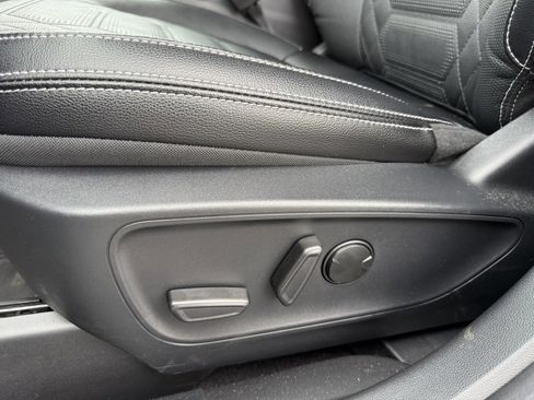 Used 2024 Ford Escape SE w/ PHEV Premium Package image 9