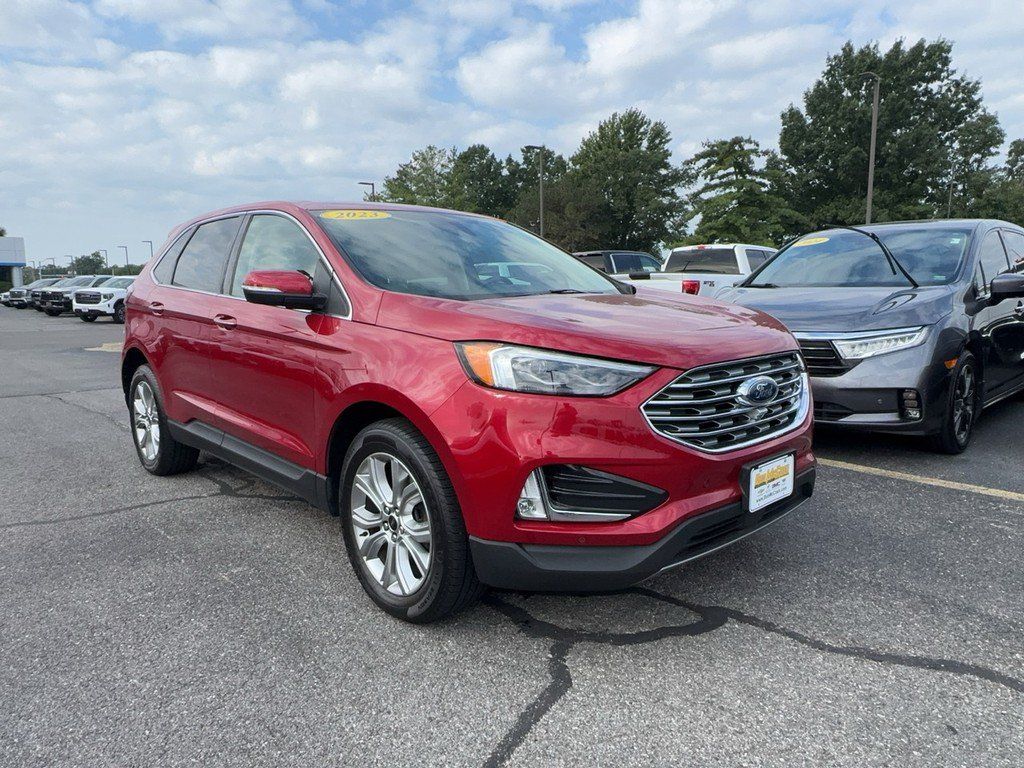 Used 2023 Ford Edge Titanium w/ Equipment Group 301A AWD/4WD image 2