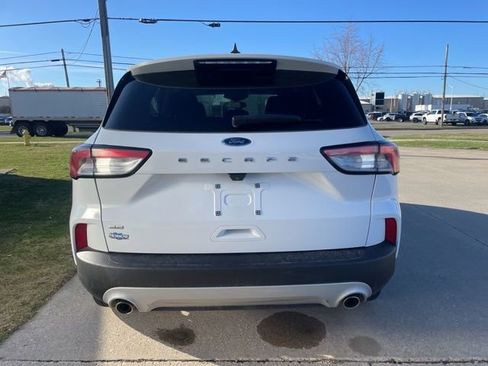 Used 2020 Ford Escape SE image 11