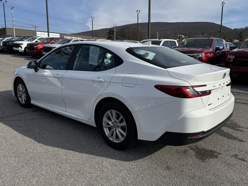 Used 2025 Toyota Camry LE image 6