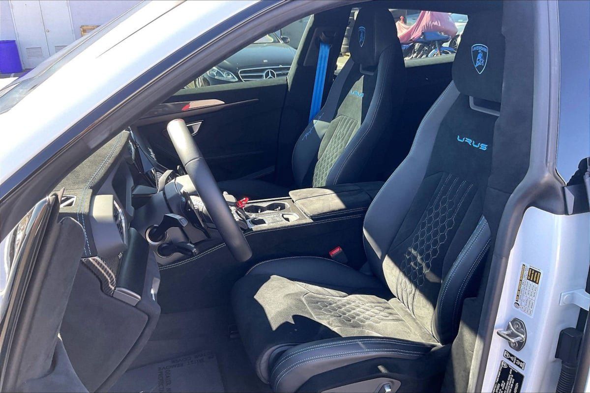 Used 2023 Lamborghini Urus Performante AWD/4WD image 22