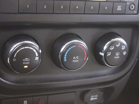 Used 2016 Jeep Compass Sport w/ Power Value Group FWD image 28