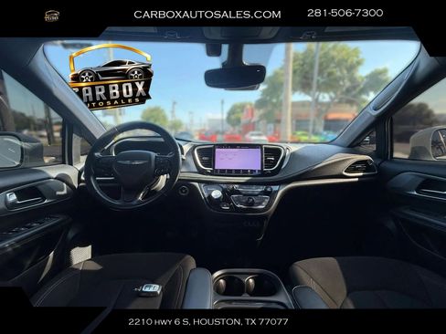 Used 2021 Chrysler Pacifica Touring w/ S Appearance Package FWD image 9
