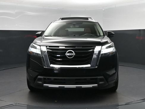Used 2023 Nissan Pathfinder Platinum w/ Cargo Package FWD image 10