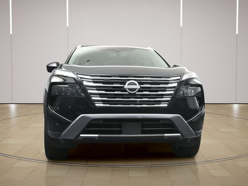 Certified 2025 Nissan Rogue SL w/ SL Premium Package FWD image 24