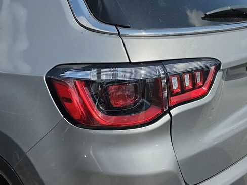 Used 2022 Jeep Compass Latitude FWD image 10