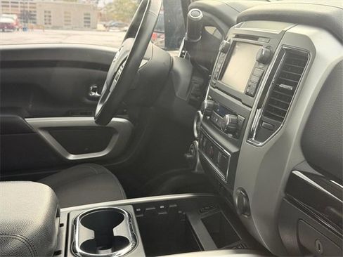 Used 2017 Nissan Titan SV image 12