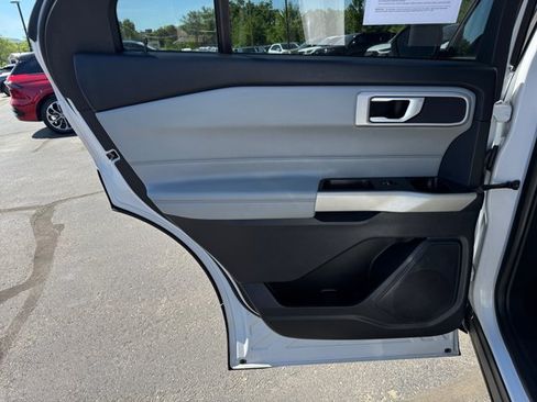 Used 2021 Ford Explorer XLT w/ Equipment Group 202A AWD/4WD image 31