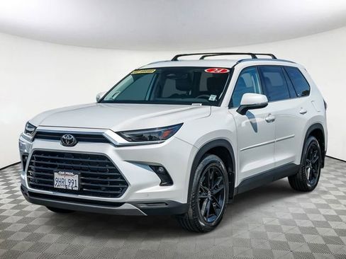 Used 2024 Toyota Grand Highlander FWD image 5