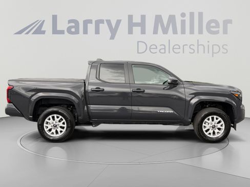 Certified 2025 Toyota Tacoma SR5 AWD/4WD image 6