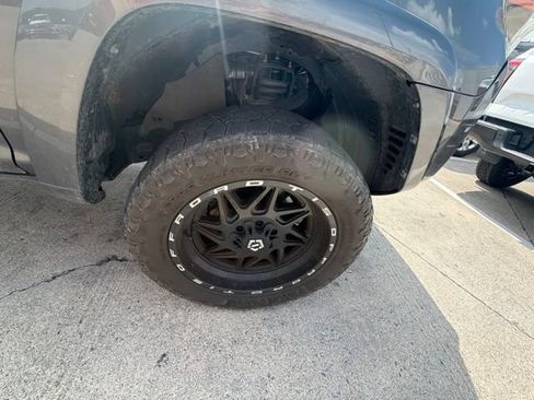 Used 2020 Toyota 4Runner SR5 AWD/4WD image 18