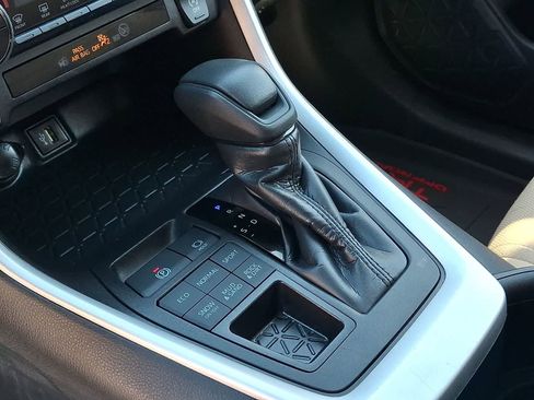 Used 2025 Toyota RAV4 XLE image 17