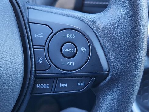 Used 2025 Toyota RAV4 XLE AWD/4WD image 13