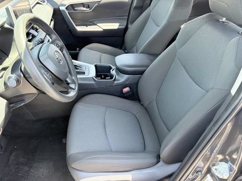 Used 2025 Toyota RAV4 XLE FWD image 20
