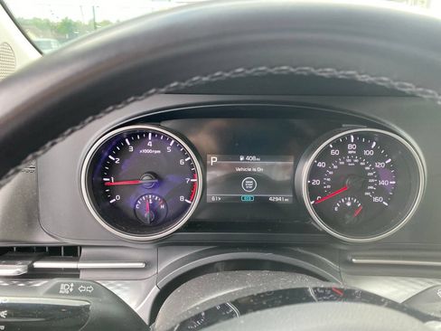 Used 2024 Kia Carnival LX FWD image 14