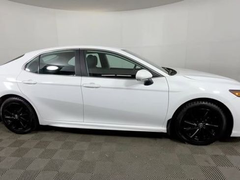 Used 2024 Toyota Camry SE FWD image 3