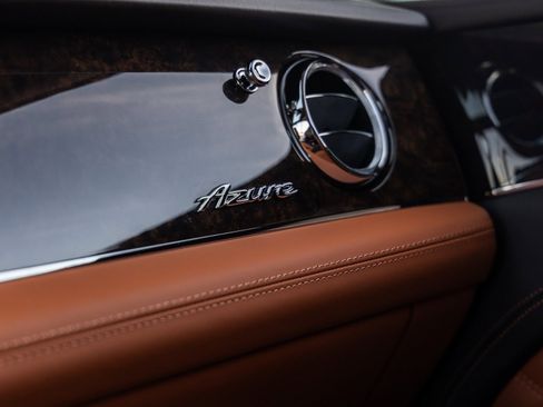 Used 2023 Bentley Bentayga image 35