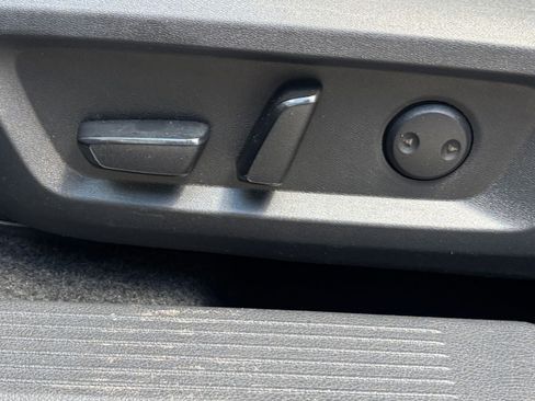 Used 2025 Nissan Rogue SV FWD image 22