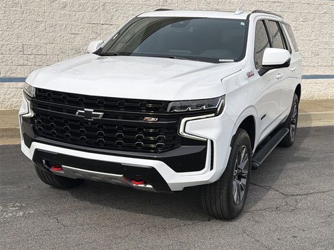 Used 2023 Chevrolet Tahoe Z71 w/ Luxury Package image 3