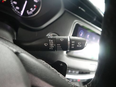 Used 2023 Cadillac XT4 Luxury w/ Cold Weather Package FWD image 26