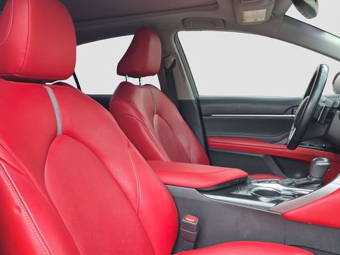 Used 2018 Toyota Camry XSE FWD image 19