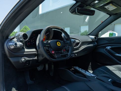 Used 2022 Ferrari F8 Tributo RWD image 32
