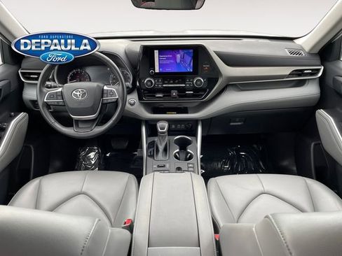Used 2023 Toyota Highlander XLE AWD/4WD image 13