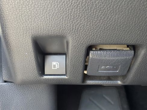 Used 2022 Toyota RAV4 XLE AWD/4WD image 18