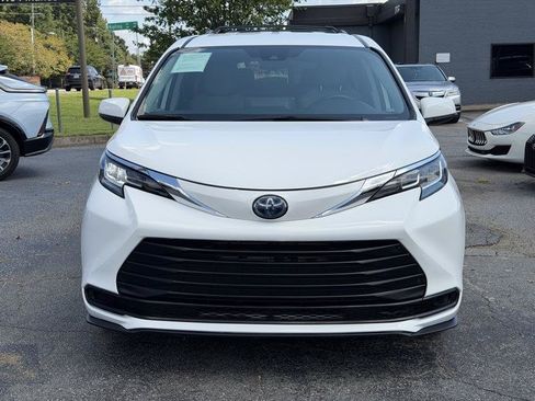 Used 2021 Toyota Sienna LE FWD image 14