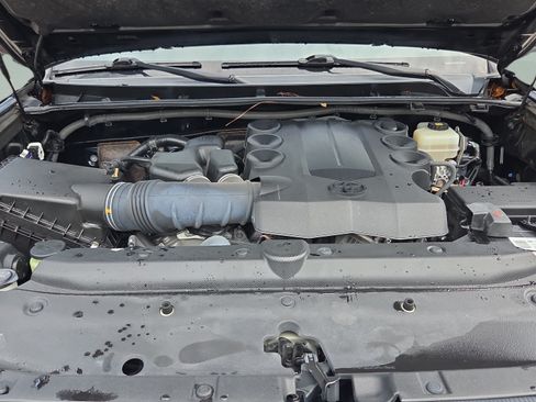 Used 2019 Toyota 4Runner Limited AWD/4WD image 18