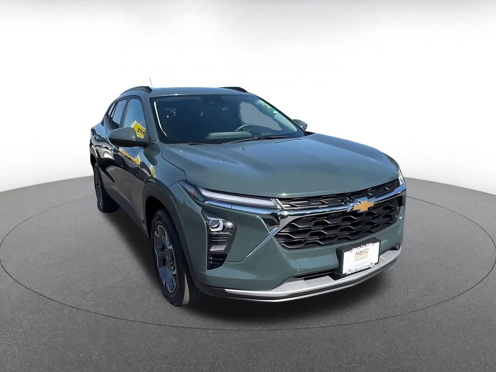 Used 2025 Chevrolet Trax LT FWD image 3